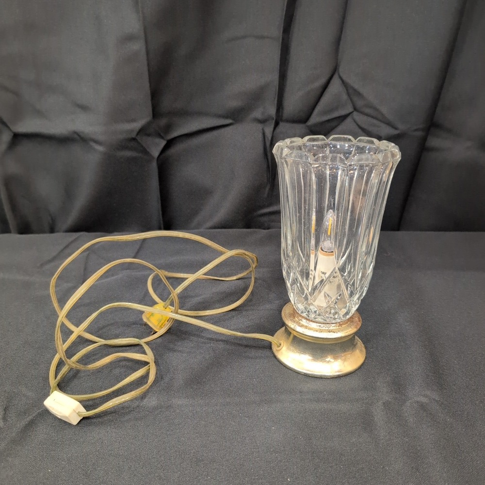 Vintage Electric Hurricane Accent Lamp Clear Cut Glass Silver Base - Picture 8 of 8